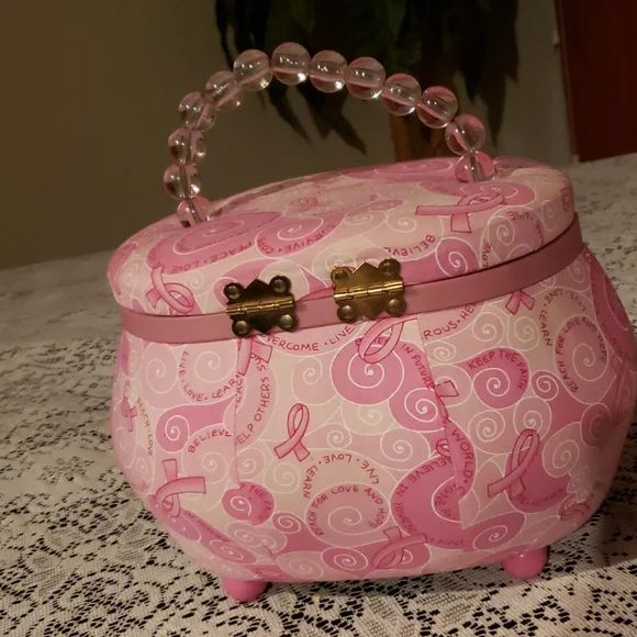 Sewing Box. - Picture 5 of 8